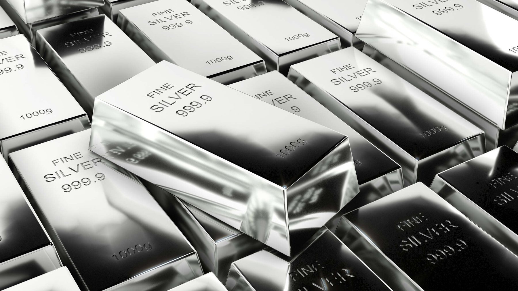Analysts See Silver Rising 15–20% as Deficits Persist