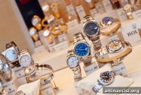 Gold Surge Fuels Rush for Rolex Gold Watches Among Collectors