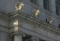 Gold Rises as Markets Brace for Fed Chair Decision