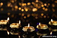 Indian Gold Market Divides: Investors Buy While Jewelry Sales Fall