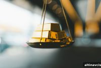 Gold Falls as Dollar Strengthens on Japan’s New Debt Strategy