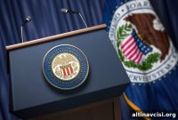 Gold Approaches $3,700 as Fed Meeting Kicks Off