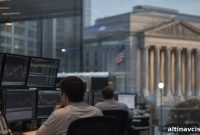 Wall Street Keeps Buying Gold as Washington Sends Mixed Signals